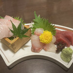 炭焼うな富士 - おつまみに頼んだお刺身。品よい量でした。