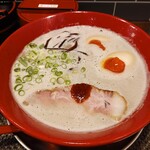 麺屋 とんぼ - 豚骨ラーメン味玉入り