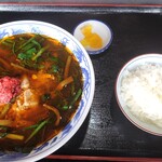 満州ニラら～めんの店 さかえや - 満州ニララーメン（中），ごはん（中）