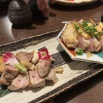 本気炭火焼鶏 きざし - 三河赤鶏のタタキ(塩&ポン酢) 880円
