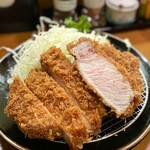 檍食堂 - 極上ロースかつ定食（250g）¥2000、ビール（中）¥600