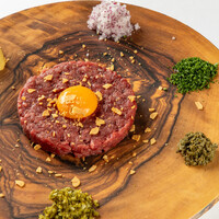 HORSE MEAT STEAK TARTAR　100g～  馬肉のタルタルステーキ　100ｇ～