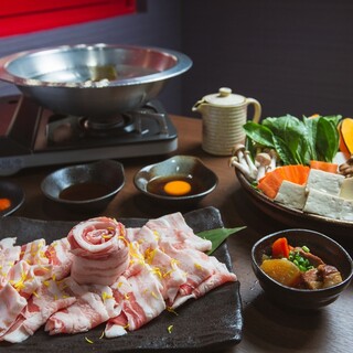 Enjoy luxurious shabu shabu-shabu with the rare Agu pork, which is only available in small numbers.