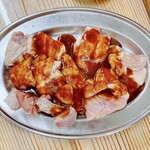 とりみそ あみ焼き 地鶏屋 - 若鶏もも　580円、親鶏もも　530円