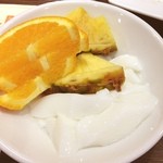 Yakiniku Nabeshima - フルーツと
                        パインと
                        杏仁豆腐