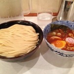 頑者 - 9月最後の昼食は、辛つけめん味玉、大盛り！  