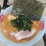 ラーメン 町田家 - ラーメン味玉トッピング！麺とスープのパランスはガッツリご飯がすすみます！味玉がしっかりと茹でられていたのが印象的でした！