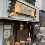 ダークホース - エントランス横(側面)