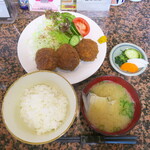 Sari - 県内産豚ヒレカツ定食（￥1300）。ぬか漬け・あら汁が付いてくる