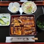 うな丼（上・３２５０円）