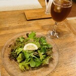 やまと寿し - サラダに「ウーロン茶」350円税抜き♫