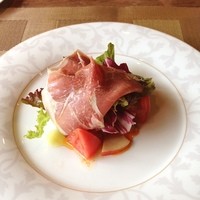 Cucina Italiana 東洞 - 2品目
                生ハムは目の前でスライスしてくれました♪