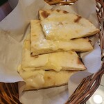 インドカレー ナマステ ポカラ - チーズナン
