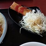 台湾料理 福祥居 - 定食の揚げ物とサラダ