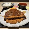 Nagoya Meibutsu Misokatsu Yabaton - わらじとんかつ定食(1,900円)
                味噌ダレとソースの半々