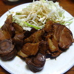 辻肉店 - 牛肉の八幡巻き（５００円）と叉焼（１００ｇ３５０円）を添付のタレで温めて