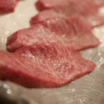 炭火焼肉ホルモンさわいし - シンシン