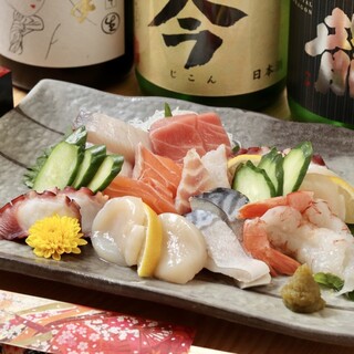 旬の食材を使ったさまざまな逸品をご用意。細巻きが自慢の味！