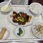 台湾料理 師記 - 牛カルビとアスパラの黒胡椒炒め