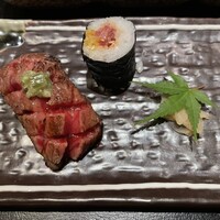 京やきにく 弘 八坂邸 - 和牛鹿の子炙り握り、トロタク巻き