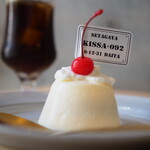 KISSA 092 - 白い喫茶プリン（730 円） コーヒーフロート（730円）