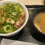 松屋 - ネギたっぷりネギ塩豚肩ロース丼