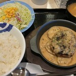 松屋 - 黒トリュフソースのビーフハンバーグ定食