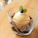 Gyarari Ando Kafe Nanairoha - 【夏限定】自家製コーヒーゼリーと濃厚バニラアイス