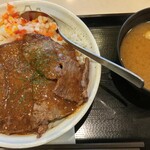 松屋 - 選べる極旨ソースの牛ステーキ丼(洋風ガーリックソース)
