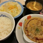 松屋 - オマール海老ソースのチキンフリカッセ定食
