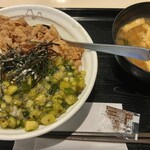 松屋 - 山形だしの三色丼(国産玉ねぎ使用)