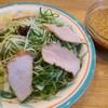 Reimen Ya - めんいち特(1,360円)【ちょい辛】
                麺1玉に叉焼6枚、針胡瓜増量、茹でキャベツ増量、刻み葱増量というもの
                
                因みにノーマルは、麺1玉に叉焼3枚、千切り胡瓜、茹でキャベツ、千切り葱の組合せ