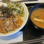 松屋 - 山形だしの三色丼