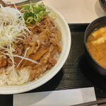 松屋 - 牛と味玉の豚角煮丼(大盛)