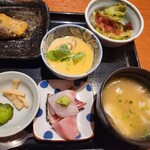 おいしい寿司と活魚料理 魚の飯 - 