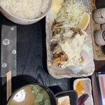 たべものや跳扉 - 