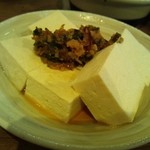 エガサン - 自家製食べるラー油のせ冷やっこ