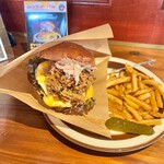 BOSSA BURGER - 紙に入れると食べやすいです