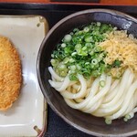 こがね製麺所 - 料理写真:かけうどん＆コロッケ