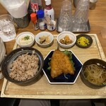 鶏だしおでんと干魚の店 ほし寅 - アジフライ定食は800円