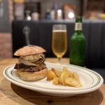 マンチズ バーガー シャック - 【SPECIAL MENU】
      『TEAXS BBQ BURGER¥2,480』
      ※CHOP&自家製ポテト
      『ハートランド¥700』