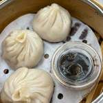 Dim Sum Sam - ・小籠包（黒酢付き）
