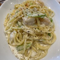 トラットリア グランボッカ - エビとアスパラのクリームパスタ