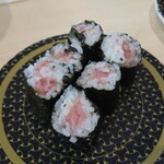 はま寿司 179号太子店 - どういう切り方したらこうなるかなぁ(笑) 最初､食べかけの巻き寿司が出てきたんかと思ったわ。