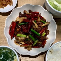 御膳房 六本木店 - 週替わりランチセット（牛肉とキノコのオイスターソース炒め） ¥1,200 の牛肉とキノコのオイスターソース炒め