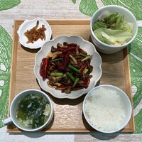 御膳房 六本木店 - 週替わりランチセット（牛肉とキノコのオイスターソース炒め） ¥1,200