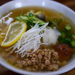 麺屋 一八 - 梅しそ鶏冷しらぁ麺　860円