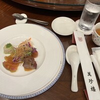萬珍樓 本店 - 右上　温かいジャスミンティー
