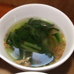 キッチン ブルー グローブ - ほうれん草スープのアップ