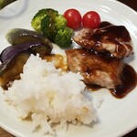 キッチン ブルー グローブ - 豚ヒレ肉ソテーは残り２つ、ご飯にソースを絡めます